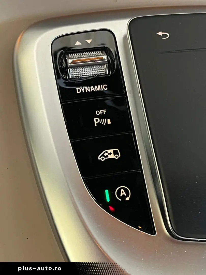 MERCEDES-BENZ V300 Avantgarde Edition AMG MBUX