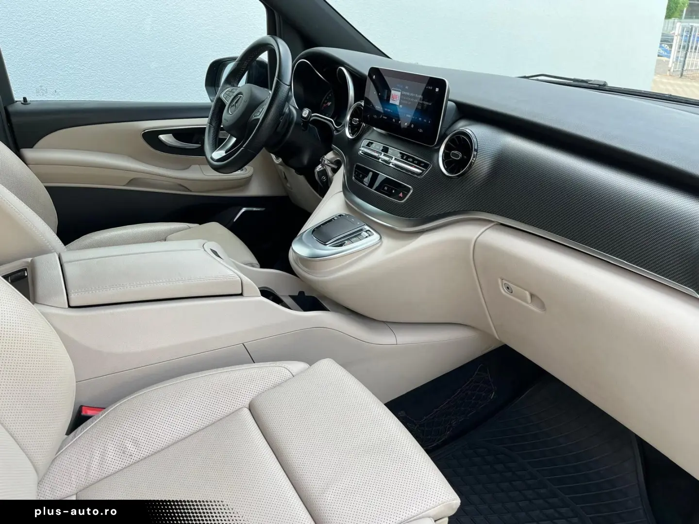 MERCEDES-BENZ V300 Avantgarde Edition AMG MBUX