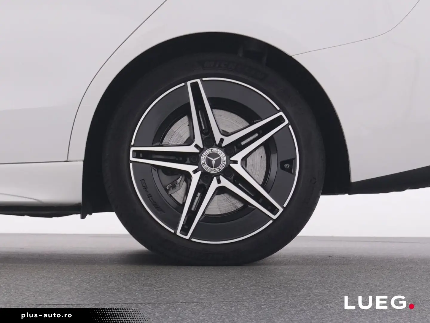 MERCEDES-BENZ C 300 e AMG MBUX LED-HP Night Sound Amb 360