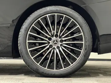 MERCEDES-BENZ CLE 300 e Coupe AMG Pano Digital Sound…