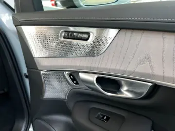 VOLVO XC90 T8 UltraBright Massage Ventilation B&W 360