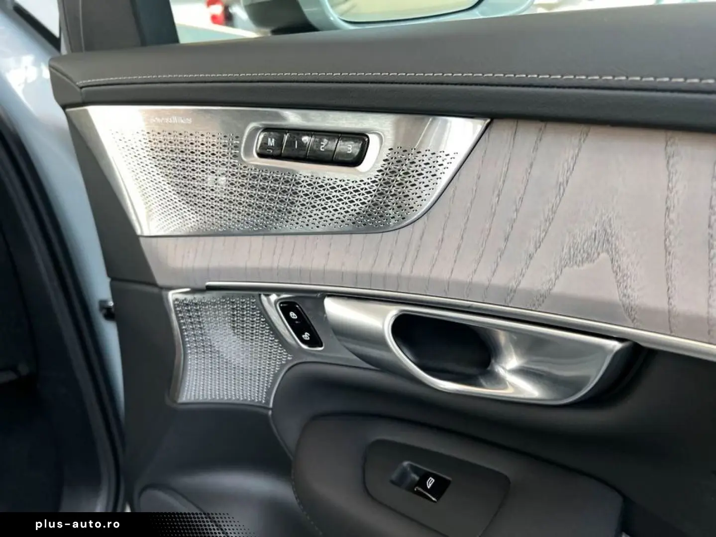 VOLVO XC90 T8 UltraBright Massage Ventilation B&W 360