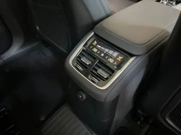 VOLVO XC90 T8 UltraBright Massage Ventilation B&W 360