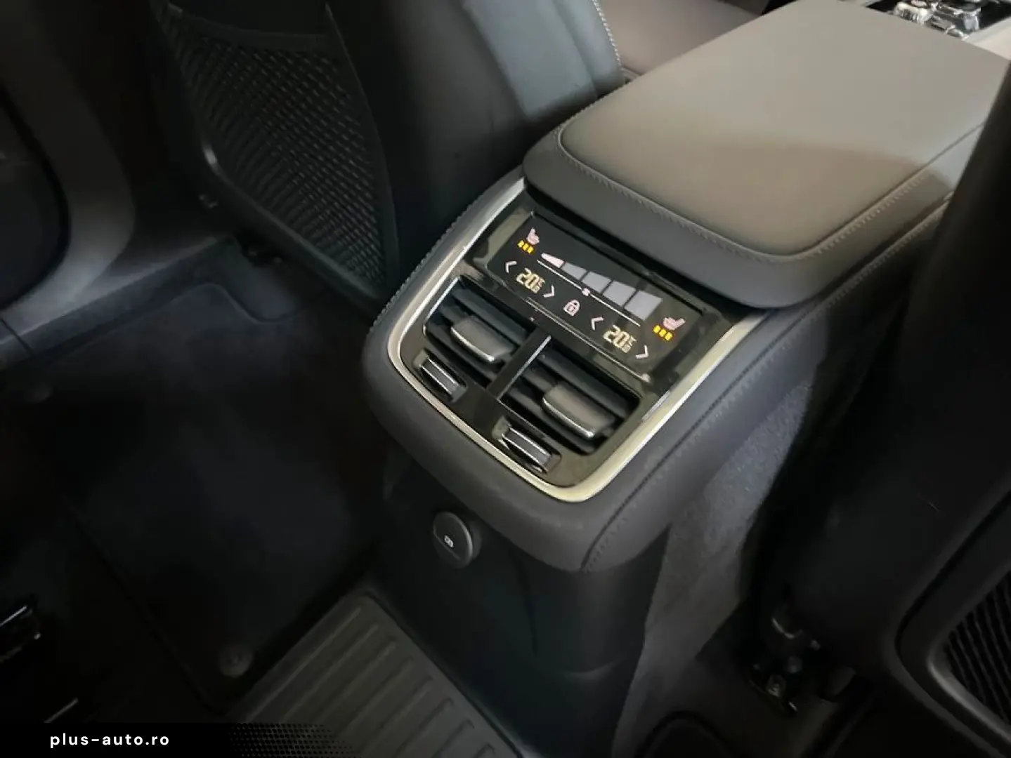 VOLVO XC90 T8 UltraBright Massage Ventilation B&W 360