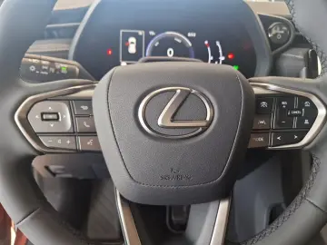 Lexus LBX FWD Basis