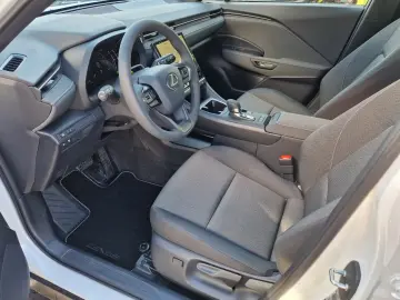 Lexus LBX 1 5 FWD Komfort Paket