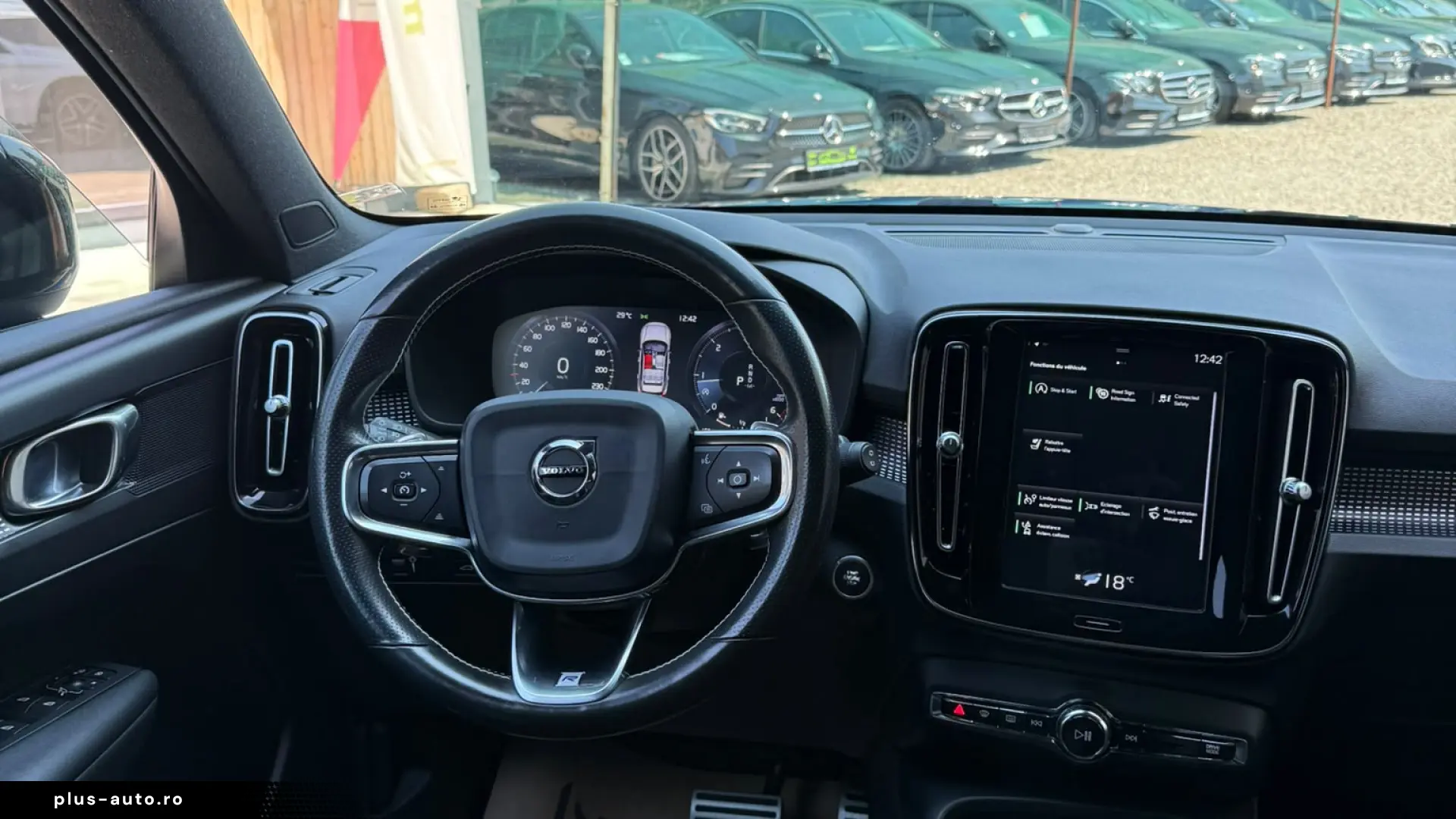 VOLVO XC40 R DESIGN