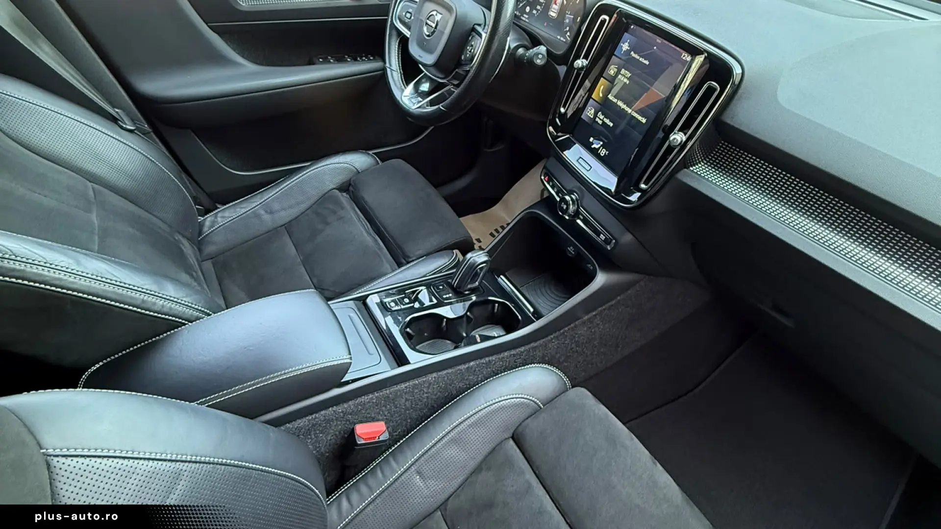 VOLVO XC40 R DESIGN