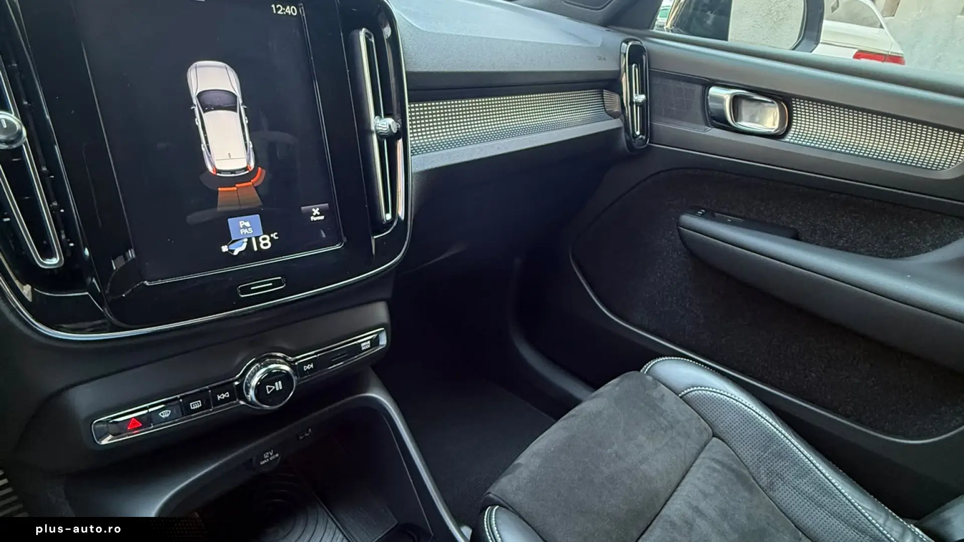 VOLVO XC40 R DESIGN