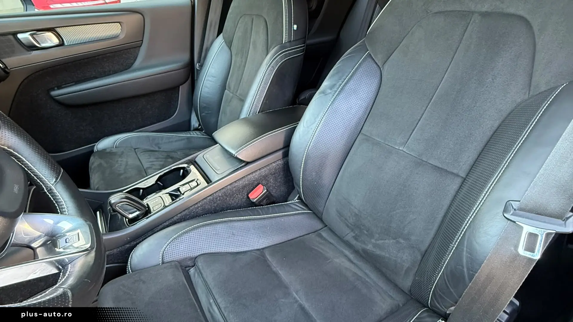 VOLVO XC40 R DESIGN