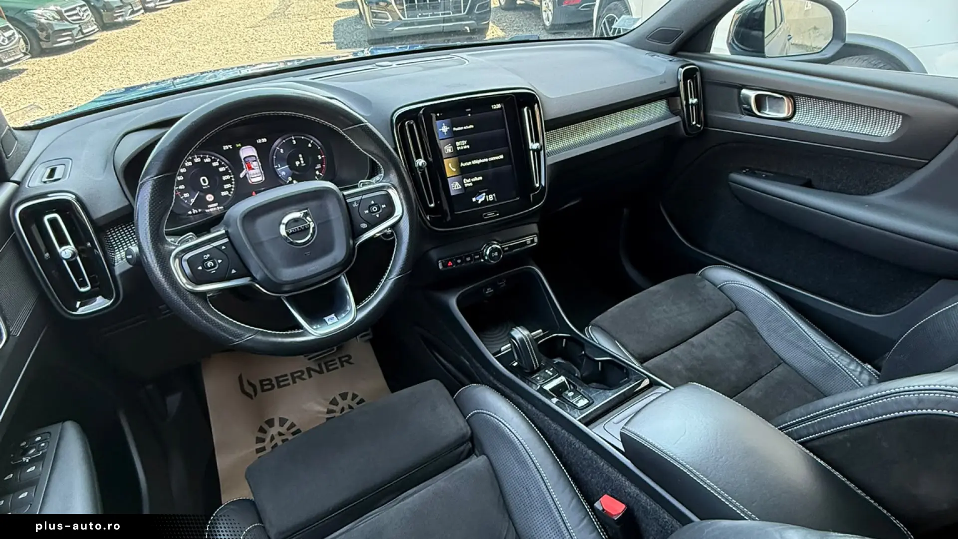 VOLVO XC40 R DESIGN