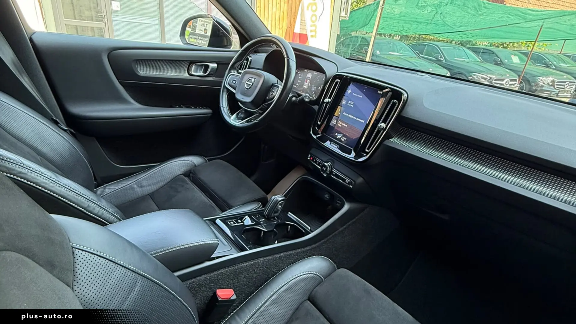 VOLVO XC40 R DESIGN