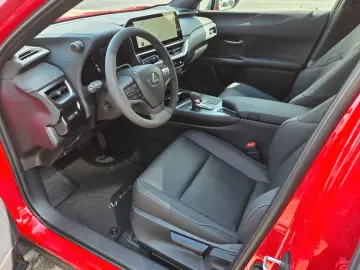 Lexus UX 300h F Sport Design