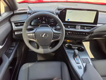 Lexus UX 300h F Sport Design