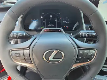 Lexus UX 300h F Sport Design