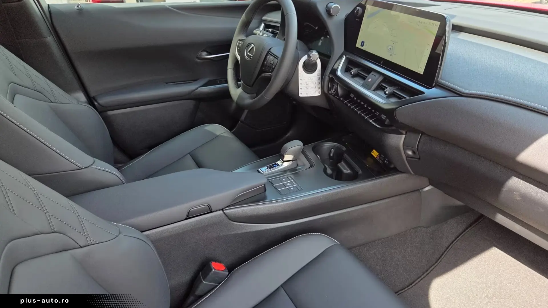 Lexus UX 300h F Sport Design