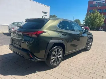Lexus UX 300h F-Sport Design