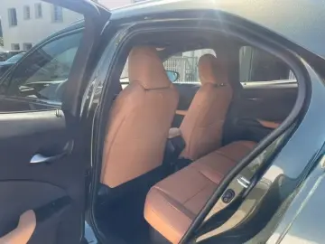 Lexus UX 300h F-Sport Design