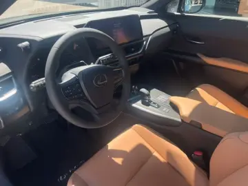 Lexus UX 300h F-Sport Design