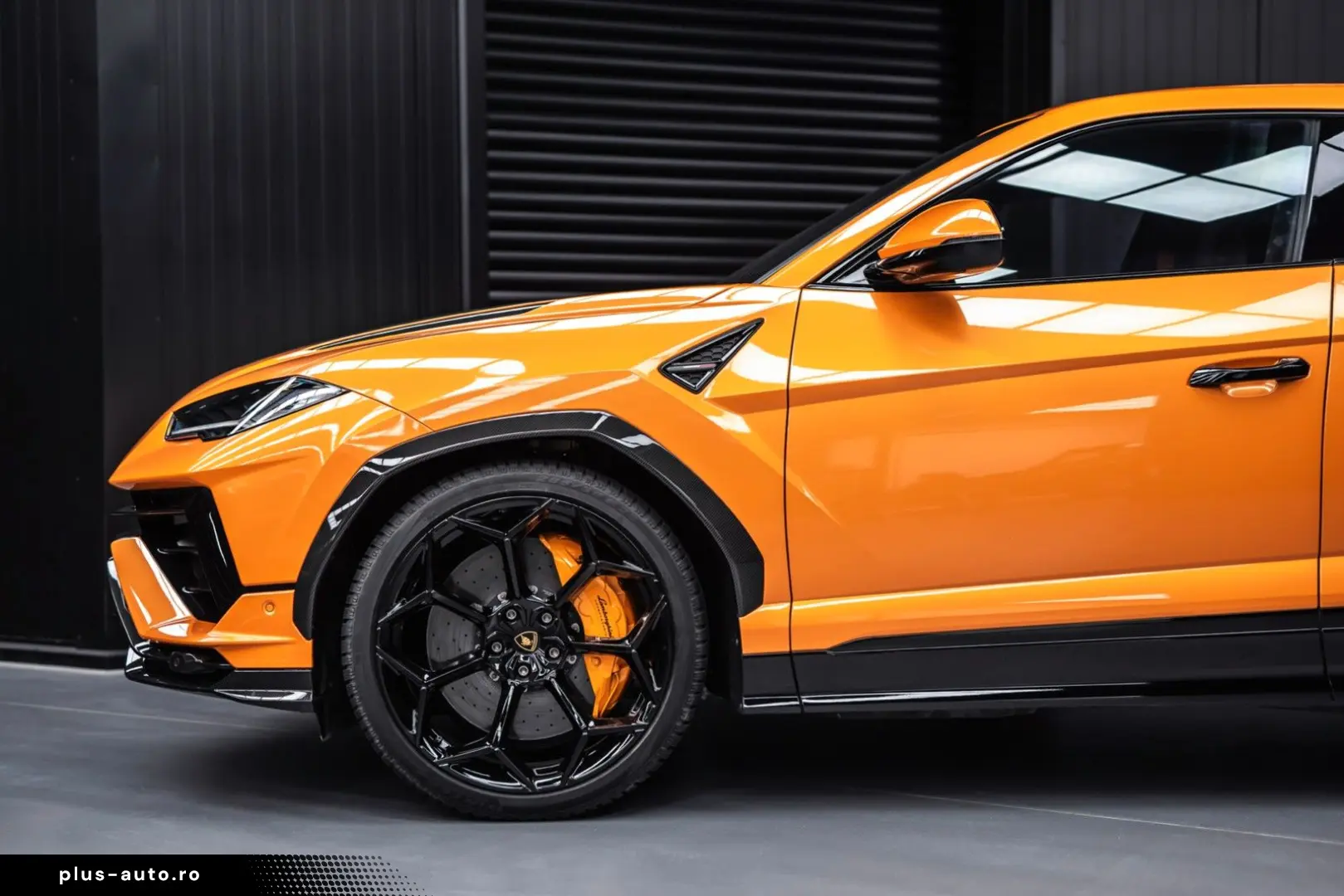 LAMBORGHINI Urus Performante   Carbon bonnet & spoiler   R23