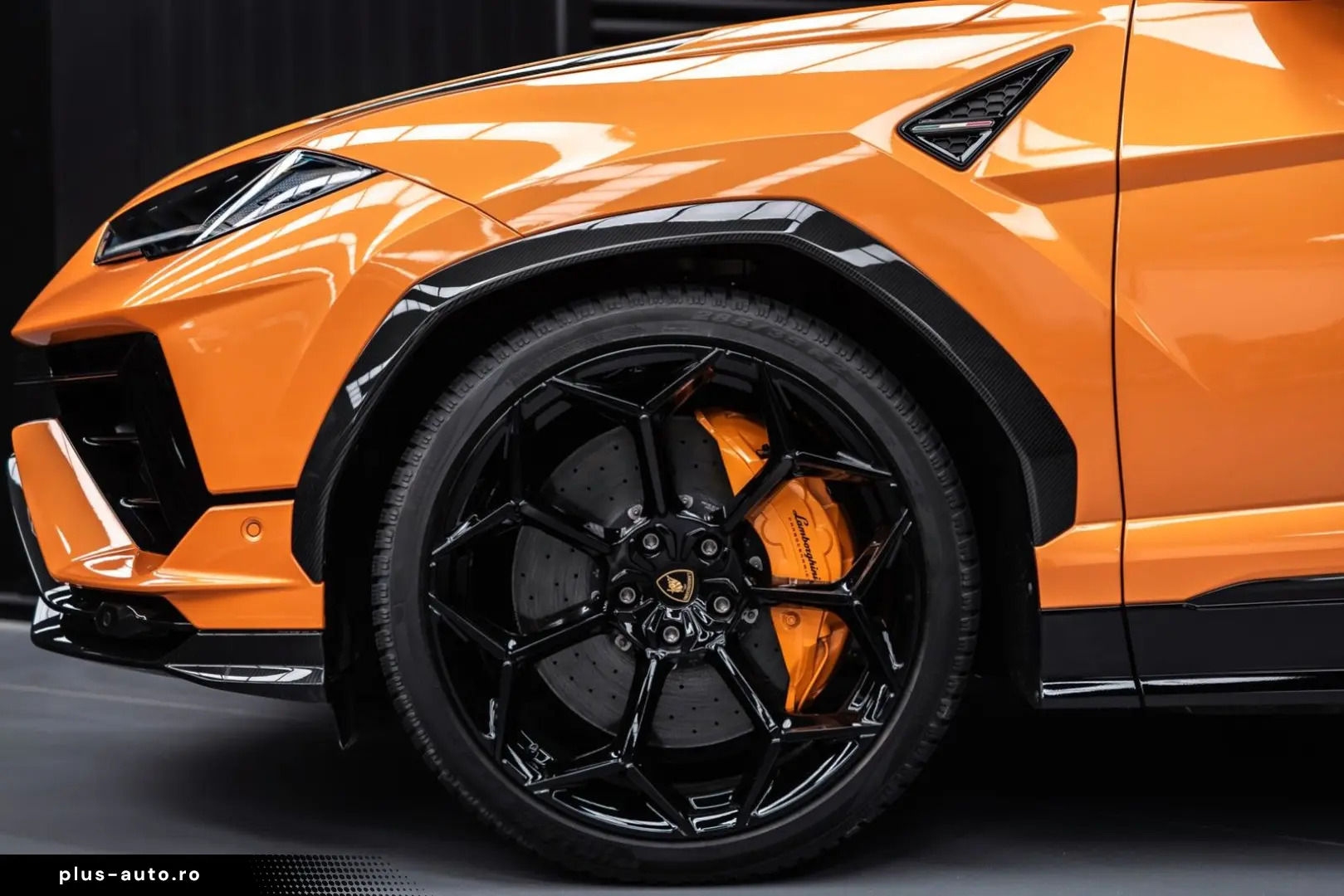 LAMBORGHINI Urus Performante   Carbon bonnet & spoiler   R23