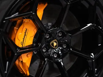 LAMBORGHINI Urus Performante   Carbon bonnet & spoiler   R23