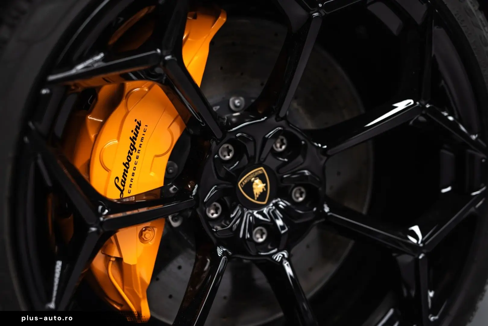 LAMBORGHINI Urus Performante   Carbon bonnet & spoiler   R23