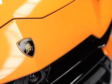 LAMBORGHINI Urus Performante   Carbon bonnet & spoiler   R23