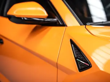LAMBORGHINI Urus Performante   Carbon bonnet & spoiler   R23