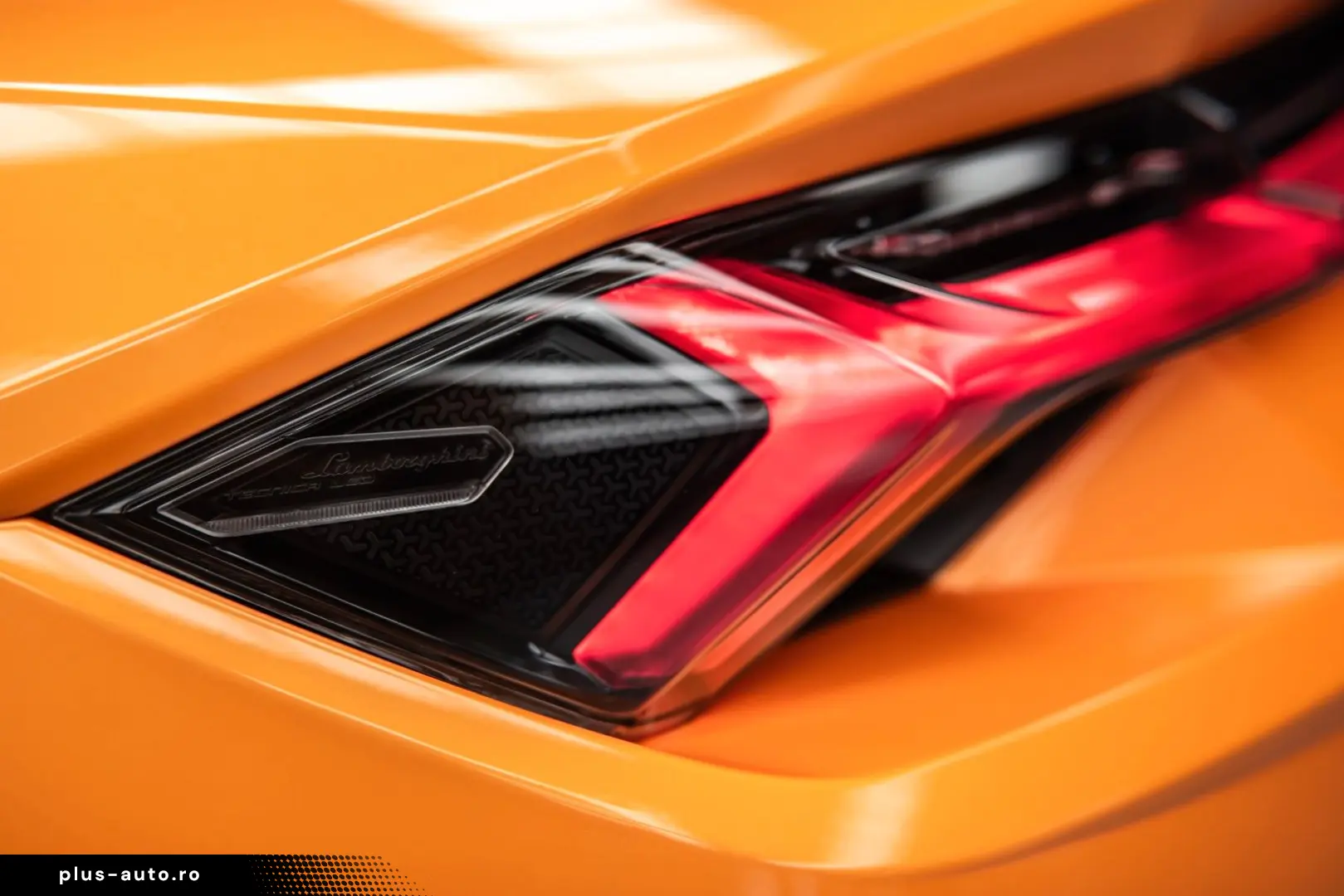 LAMBORGHINI Urus Performante   Carbon bonnet & spoiler   R23