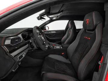 LAMBORGHINI Urus Performante