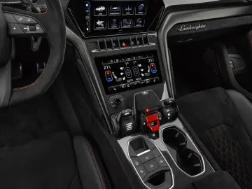 LAMBORGHINI Urus Performante