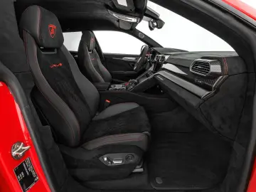 LAMBORGHINI Urus Performante