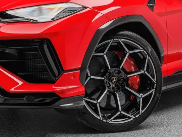 LAMBORGHINI Urus Performante