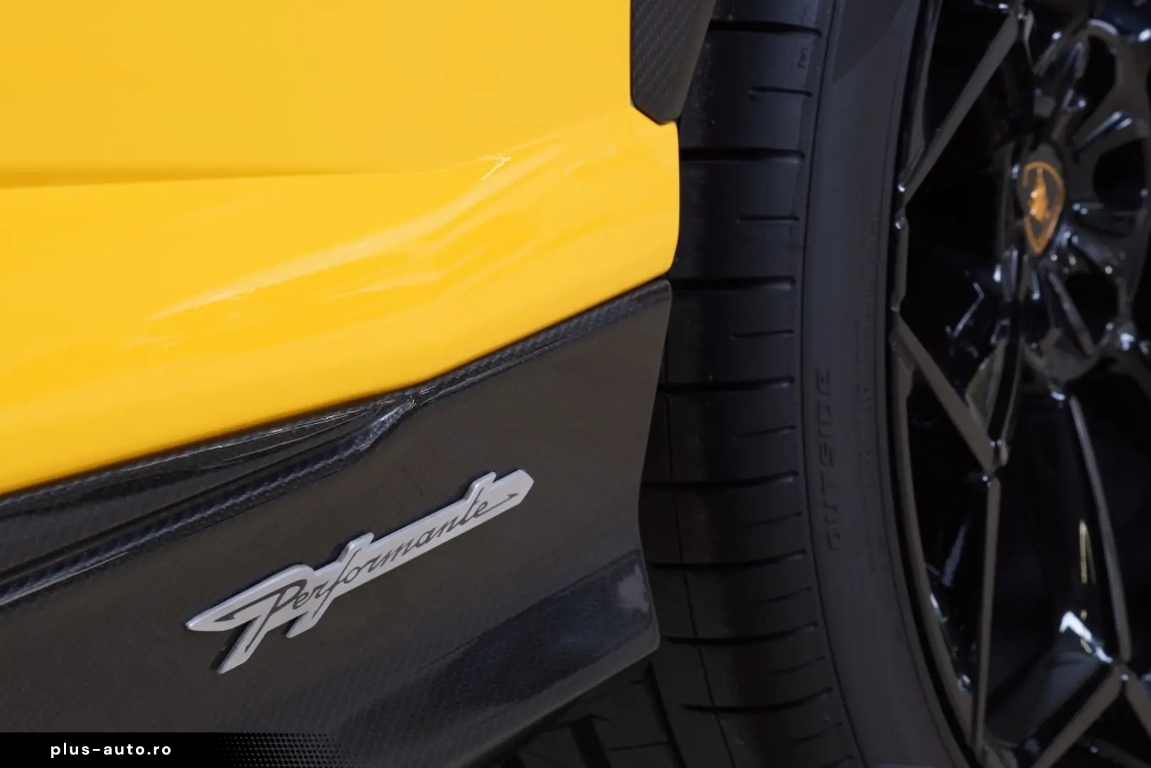 LAMBORGHINI Urus Performante
