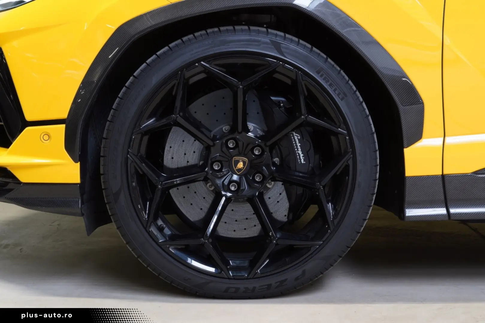 LAMBORGHINI Urus Performante