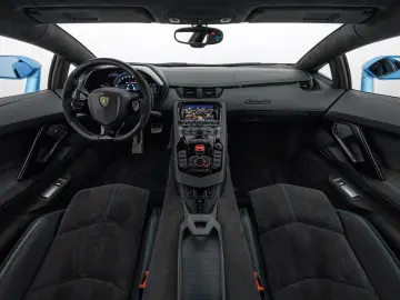 LAMBORGHINI Aventador S Coupe