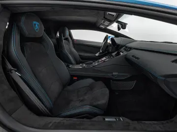 LAMBORGHINI Aventador S Coupe