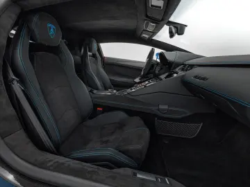 LAMBORGHINI Aventador S Coupe