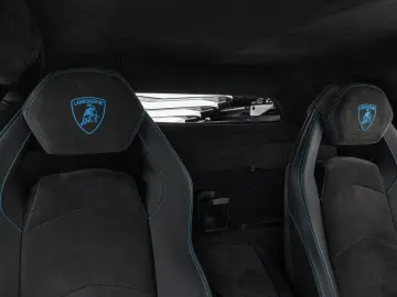 LAMBORGHINI Aventador S Coupe