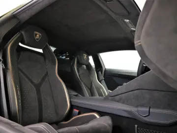 LAMBORGHINI Aventador Ultimae