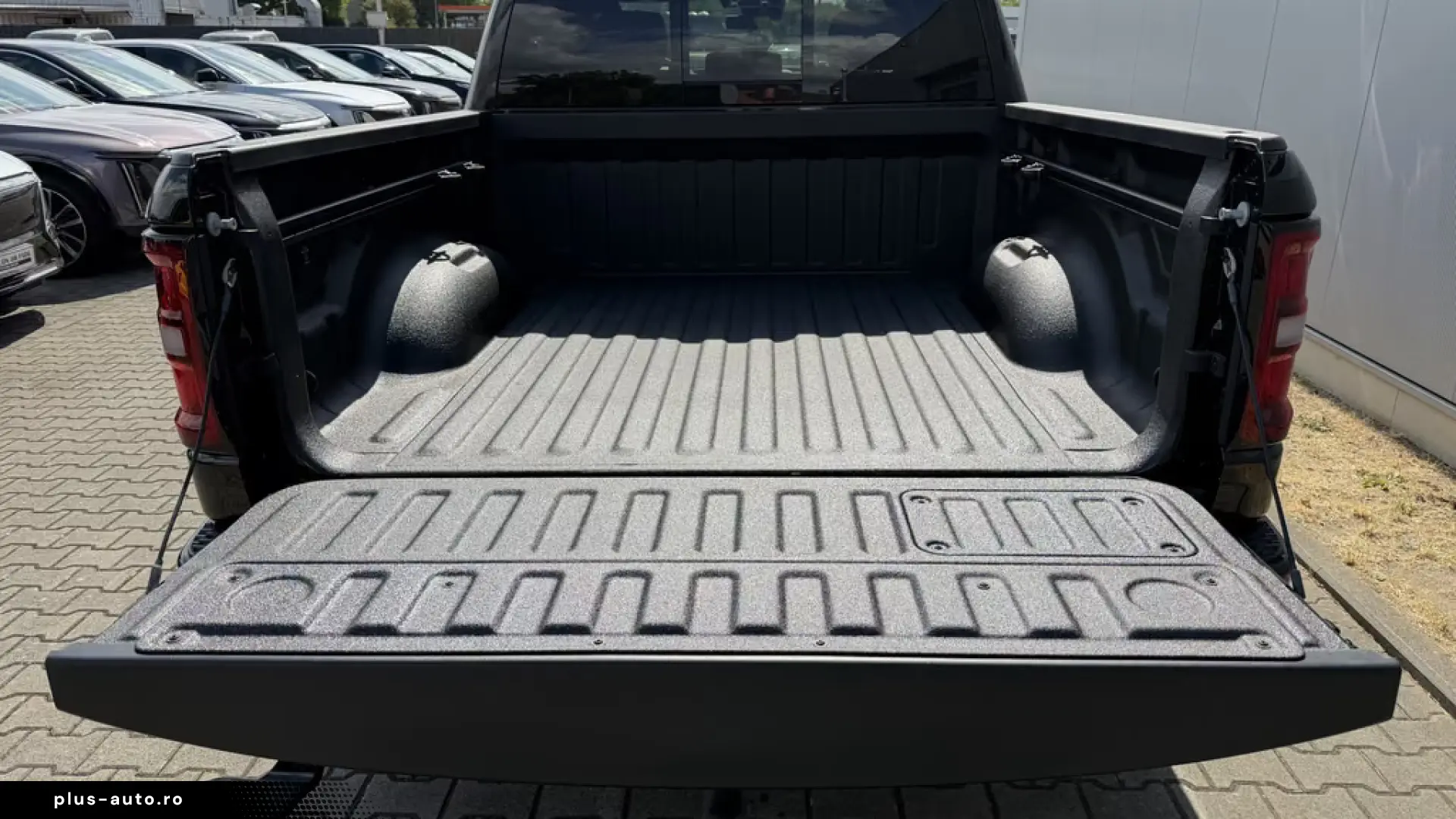Dodge RAM 1500 CrewCab Laramie 5.7V8 MY26