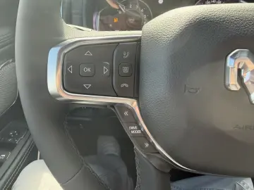 Dodge RAM 1500 CrewCab Laramie 5.7V8 MY26