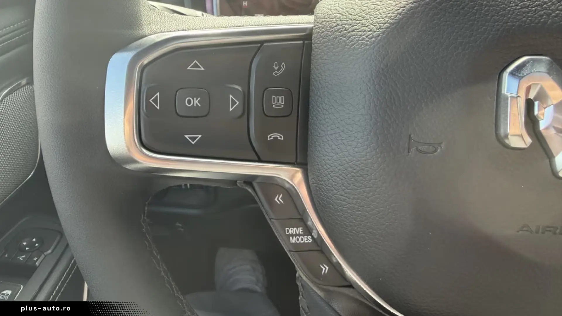 Dodge RAM 1500 CrewCab Laramie 5.7V8 MY26