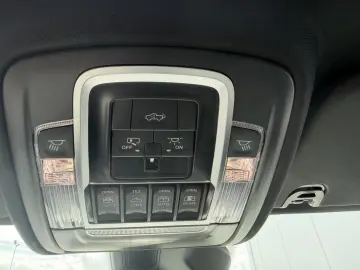 Dodge RAM 1500 CrewCab Laramie 5.7V8 MY26