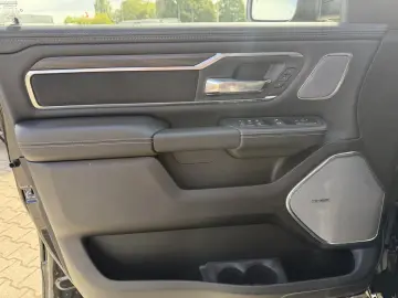 Dodge RAM 1500 CrewCab Laramie 5.7V8 MY26