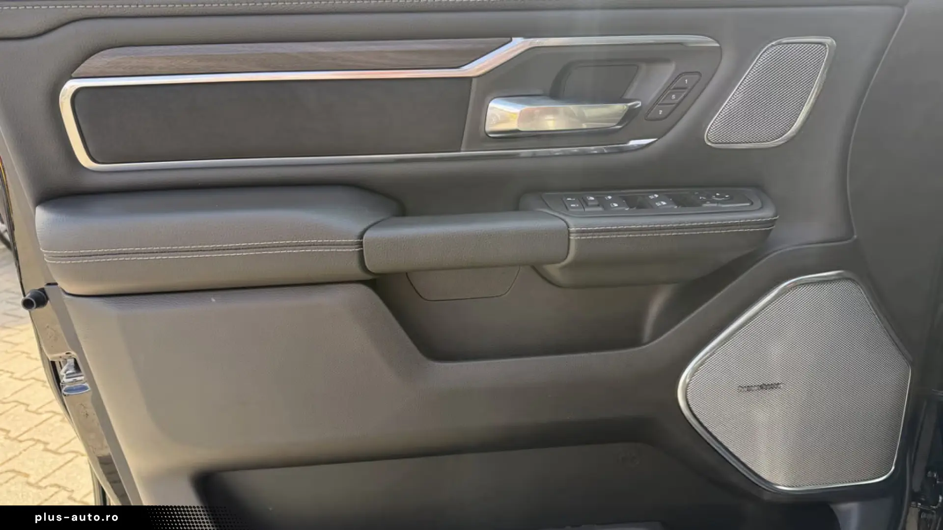 Dodge RAM 1500 CrewCab Laramie 5.7V8 MY26