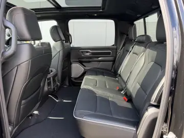 Dodge RAM 1500 CrewCab Laramie 5.7V8 MY26
