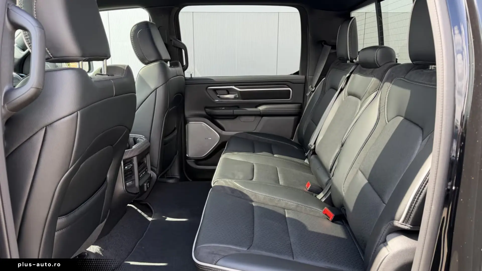 Dodge RAM 1500 CrewCab Laramie 5.7V8 MY26