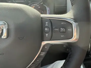 Dodge RAM 1500 CrewCab Laramie 5.7V8 MY26